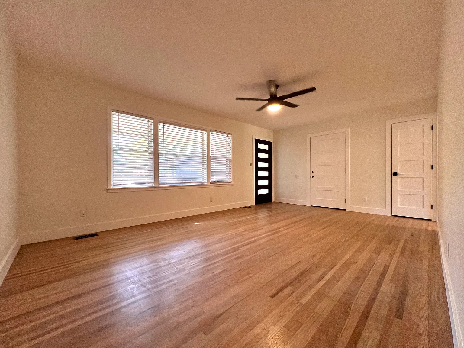 2 bed, 1.5 bath, 1350 sqft, $1,795 — Photo 3