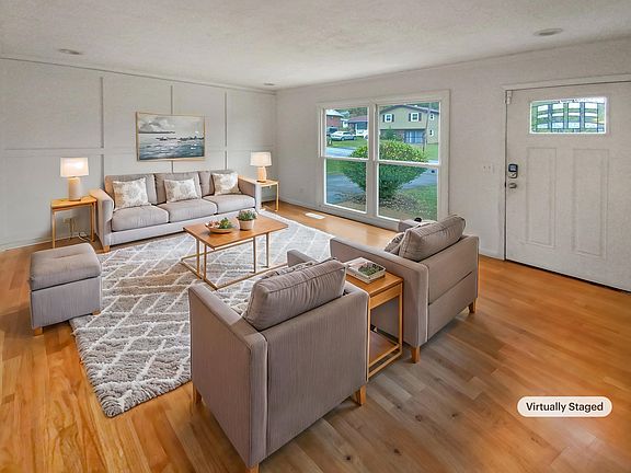 2nd image of 2420 Northbrier Cir
