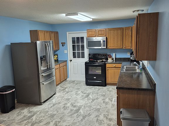 5th image of 704 W Park Ave