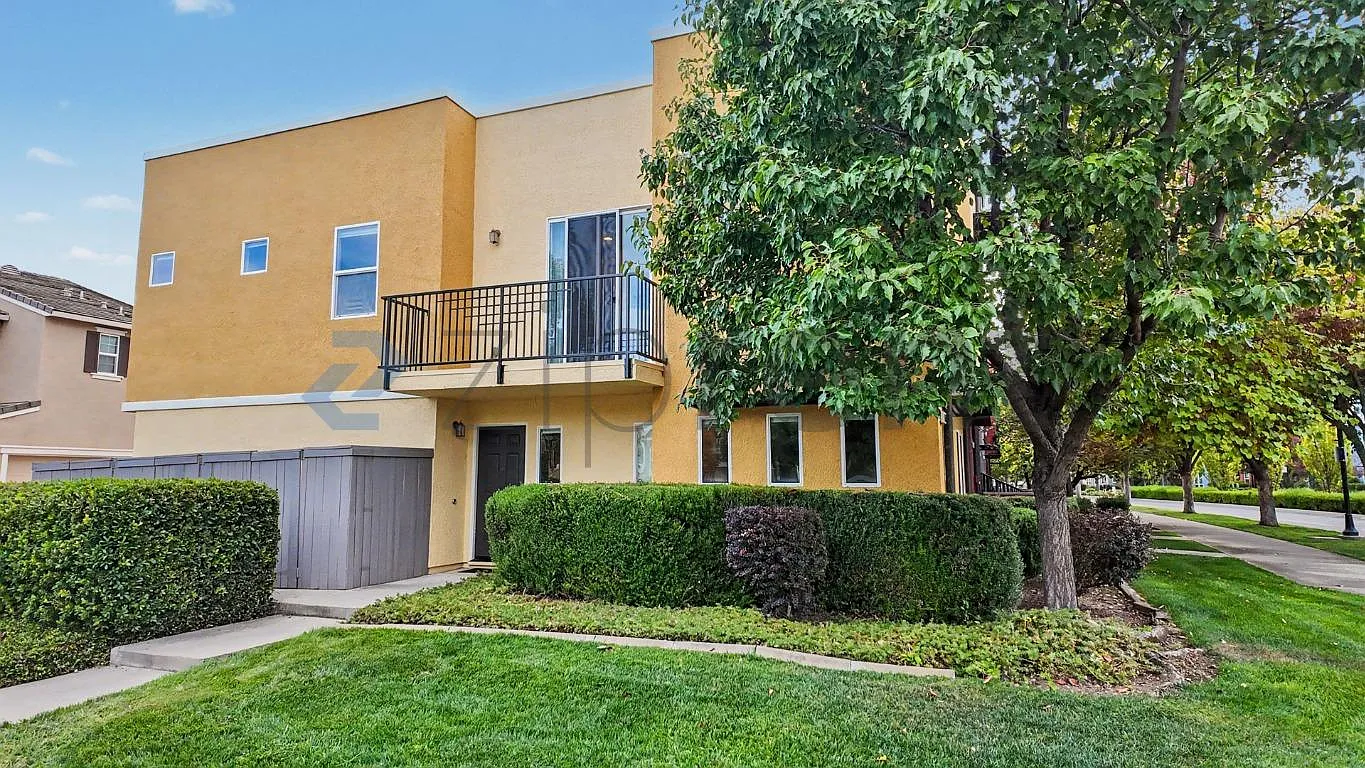 2 bed, 1311 sqft, $2,150 — Photo 2