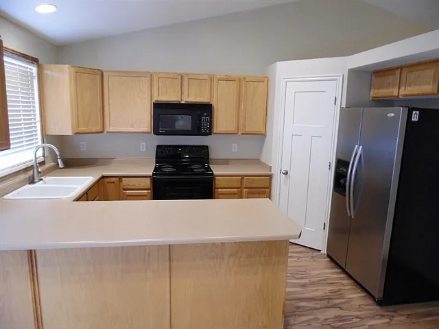 3 bed, 2.5 bath, 1733 sqft, $2,565 — Photo 3