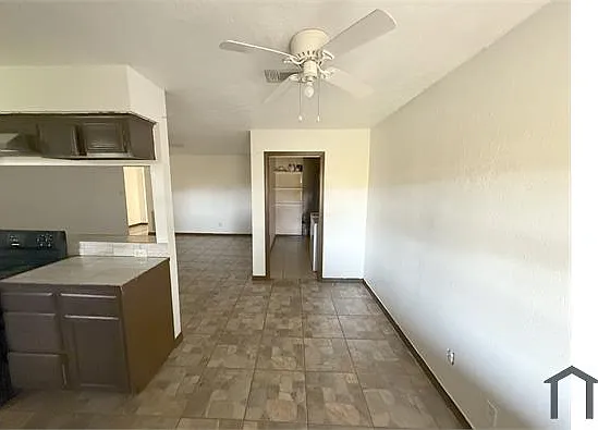 5 bed, 1700 sqft, $1,950 — Photo 2