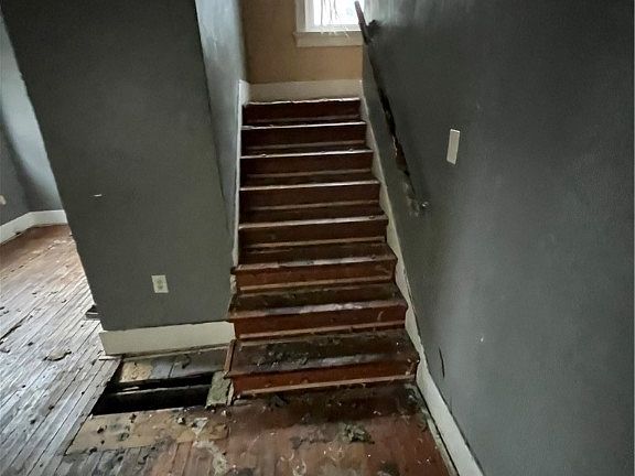 5th image of 1915 Emerson Ave