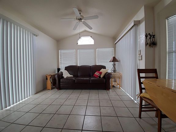 5th image of 302 E Mesquite Dr