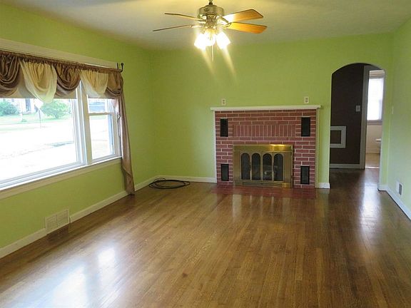 2nd image of 104 Woodlawn Ave