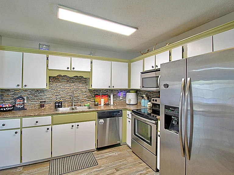 1567 Pendleton Dr — Photo 7