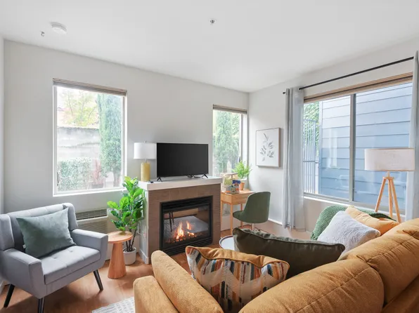 (undisclosed Address), Portland, OR 97209