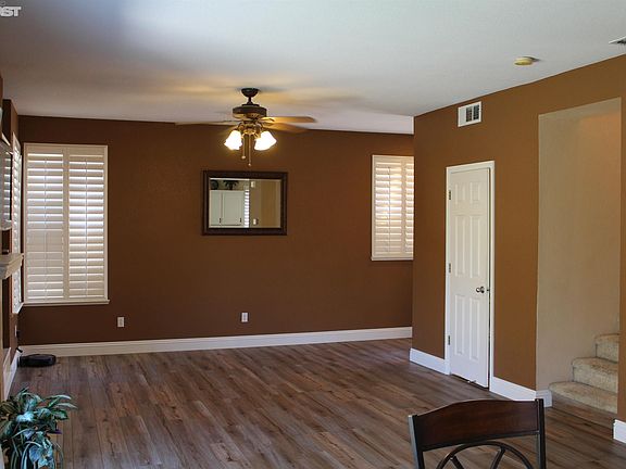 3rd image of 555 Chateau Way