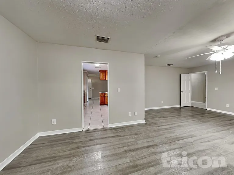 14314 Ravenwood Ln — Photo 3