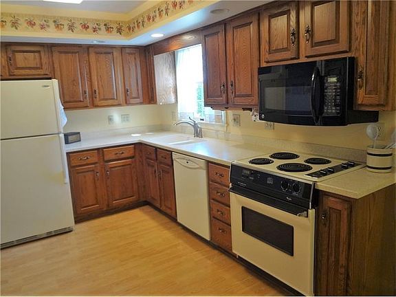 3rd image of 1003 Lakeview Dr