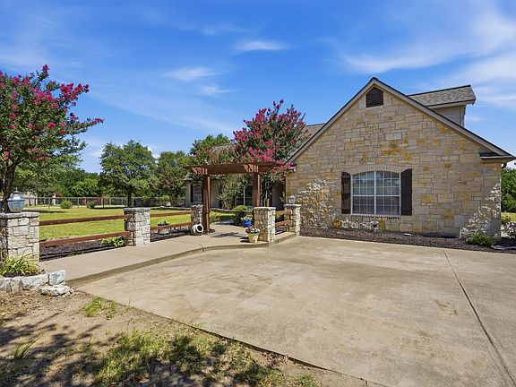 3rd image of 1253 Goforth Rd