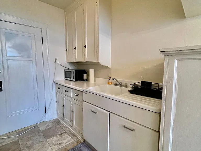 1805 E Park Pl — Photo 6