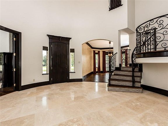 2nd image of 200 White Chapel Ct