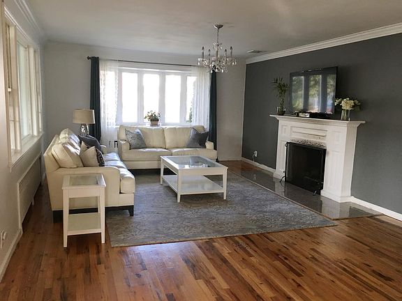 2nd image of 9 Larkspur Ln