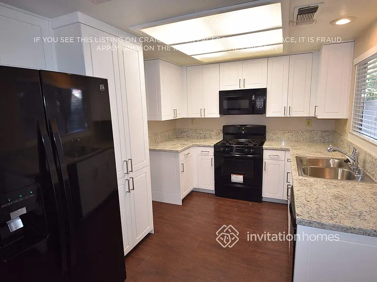330 Hutchings Ln — Photo 4