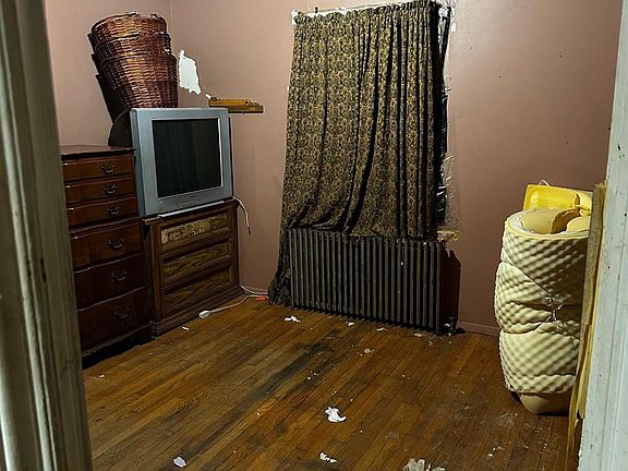 4th image of 170 Wicks Road