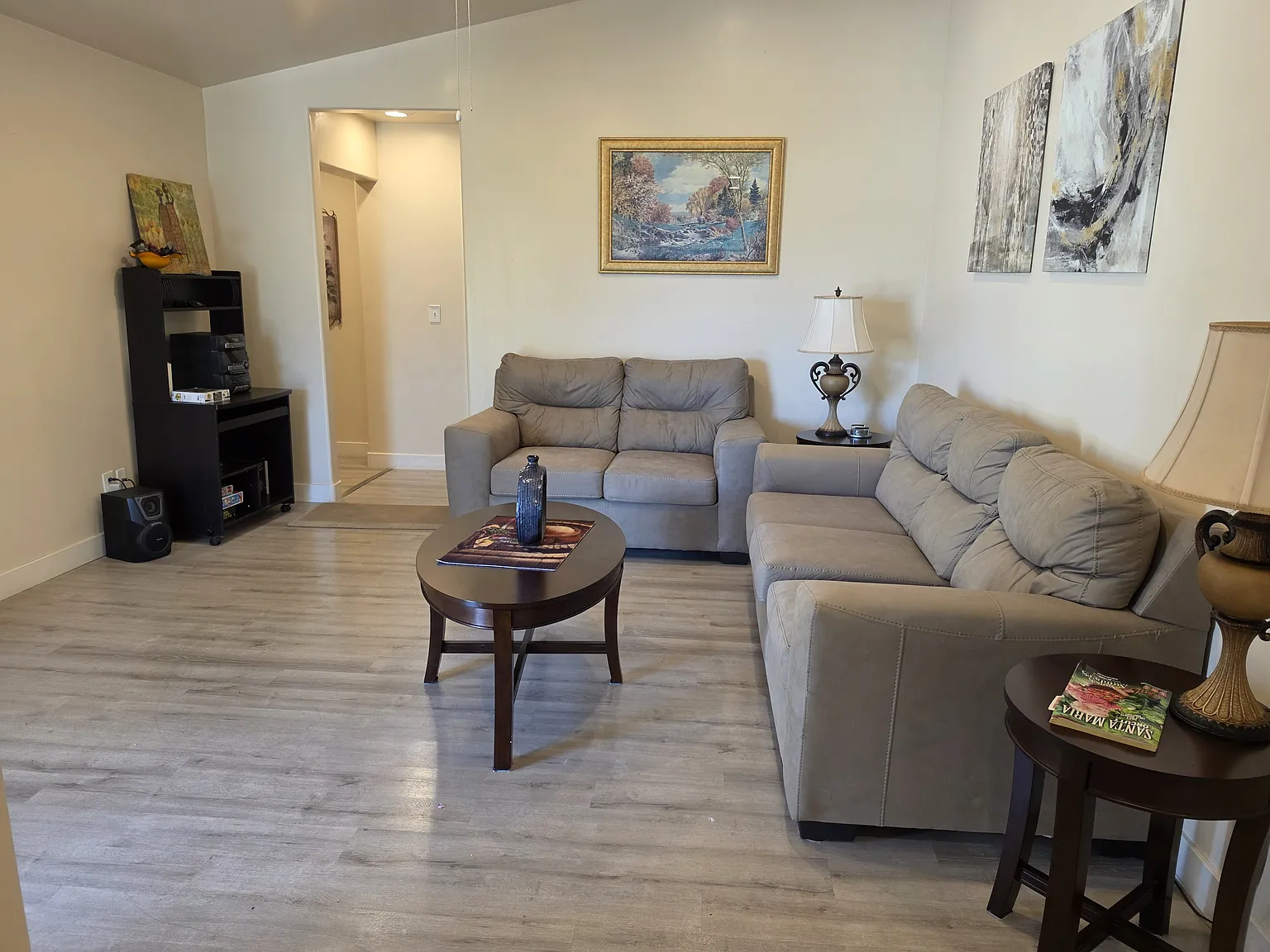 3 bed, 1100 sqft, $4,500 — Photo 2