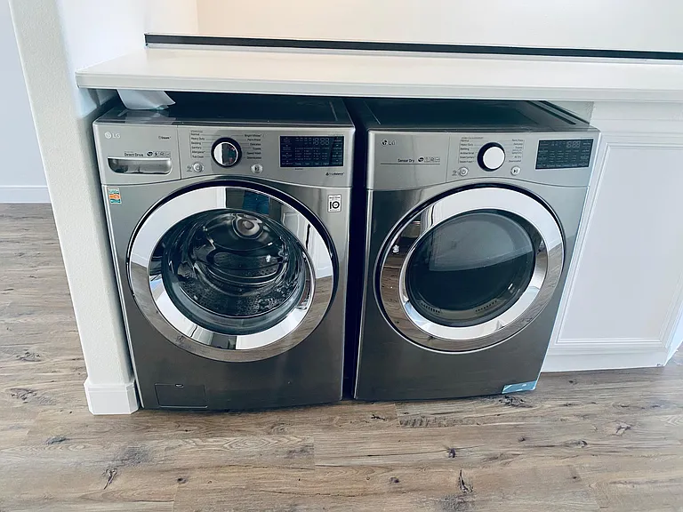 532 N Mariposa Ave #204 — Photo 5