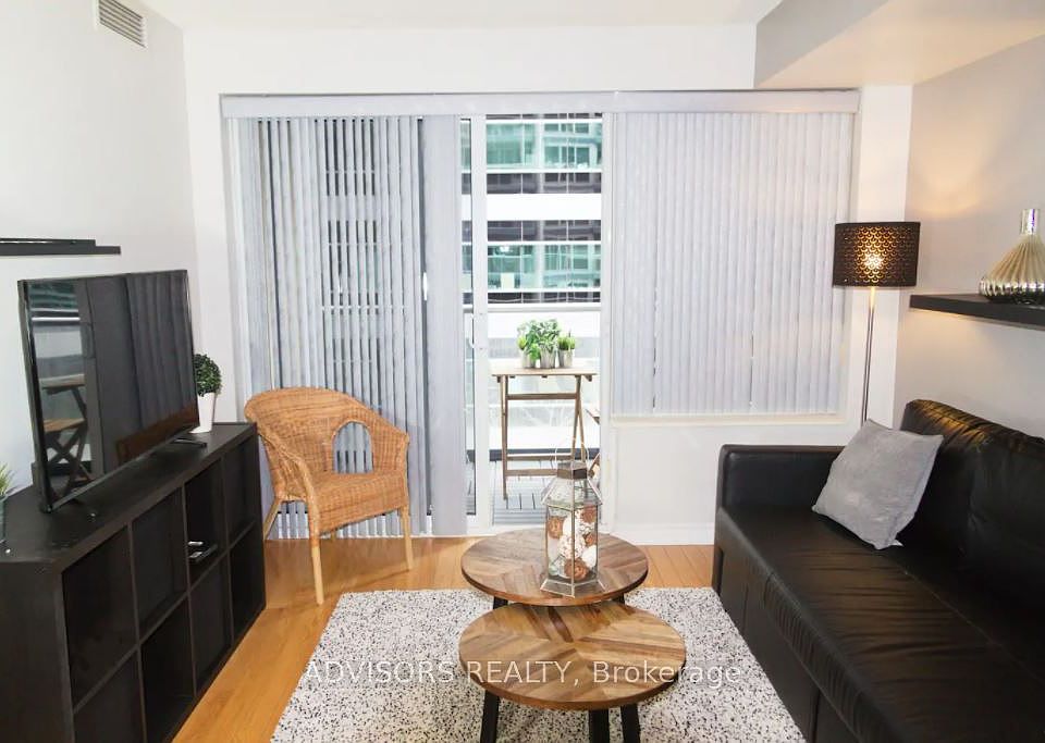 1st image of 270 Wellington St W #413