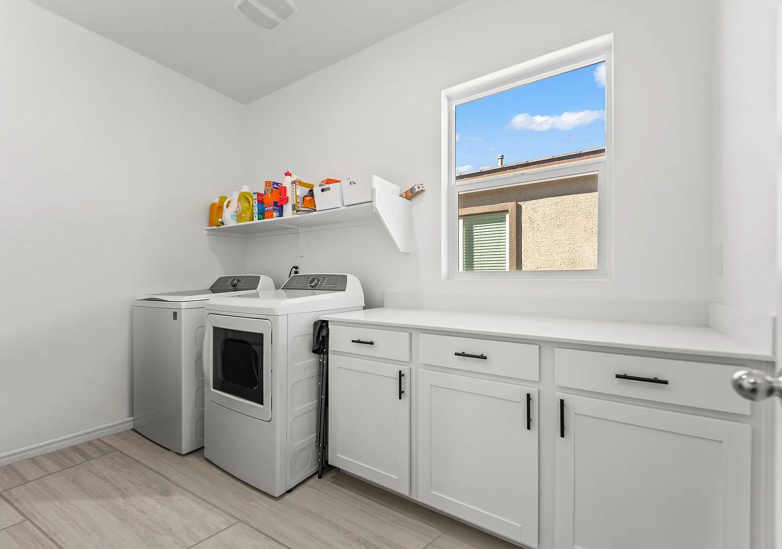 Like-New 2023 Lennar Home | 4 Bed, 3 Bath w/ Downstairs Suite | Landmark at Black Mountain Ranch — Photo 4