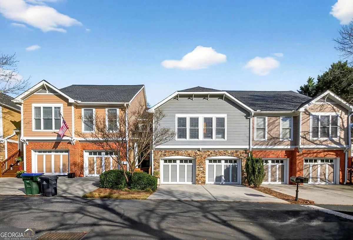 1920 Liberty Ln photo 1