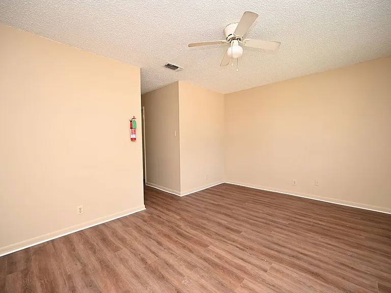 1701 W California Ave — Photo 2