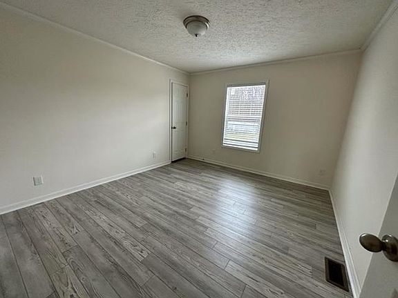 2nd bedroom 12x14 with walking closet