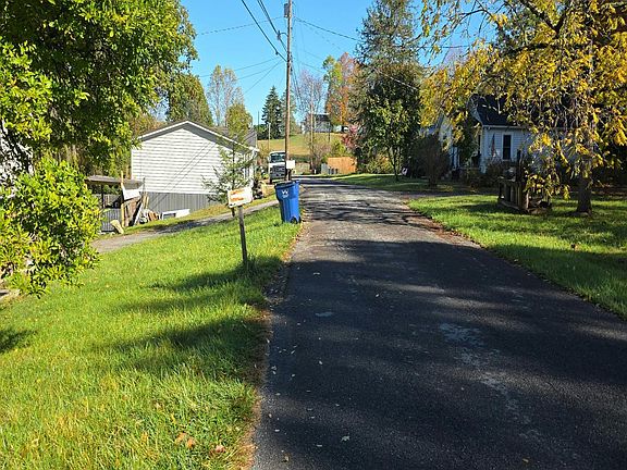 4th image of 425 Circleview Dr