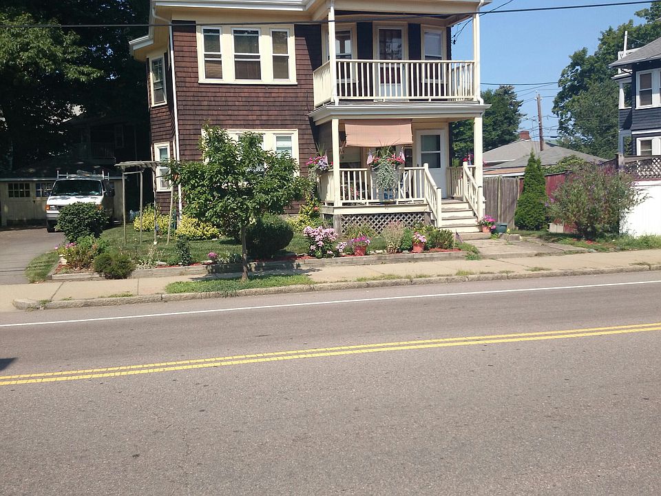 2nd image of 927 Adams St