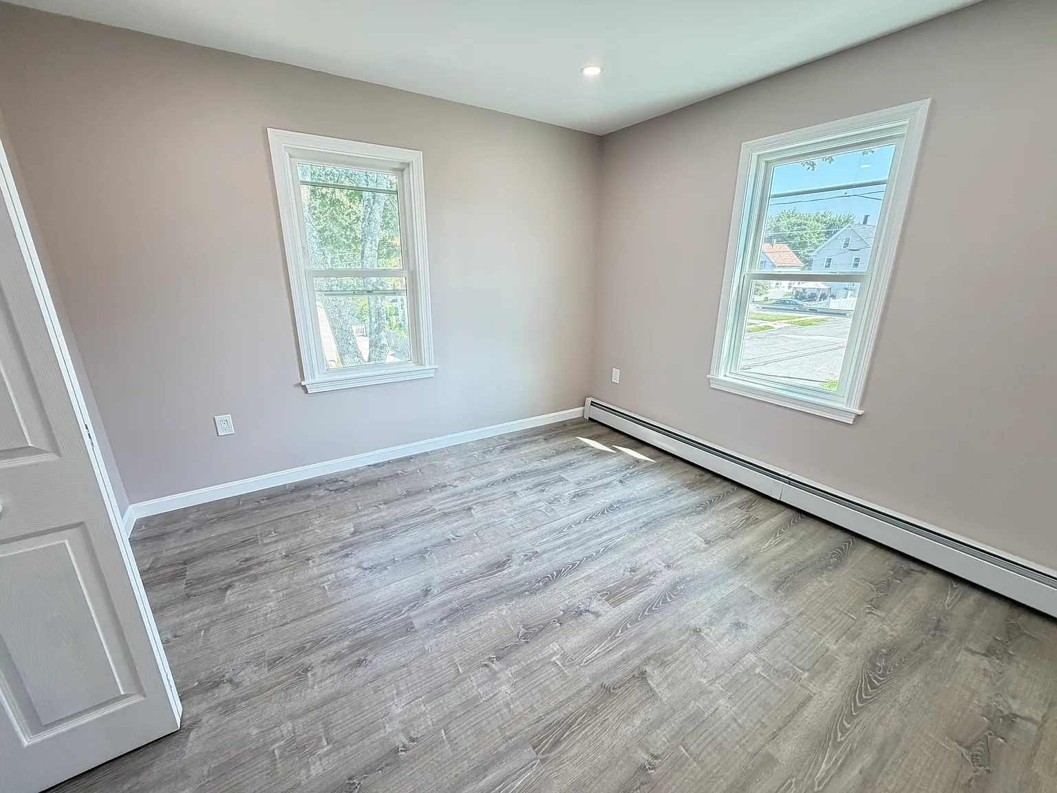 4 bed, 1300 sqft, $4,100 — Photo 3