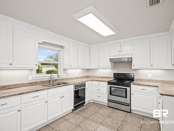 5th image of 303 W Palm Ave