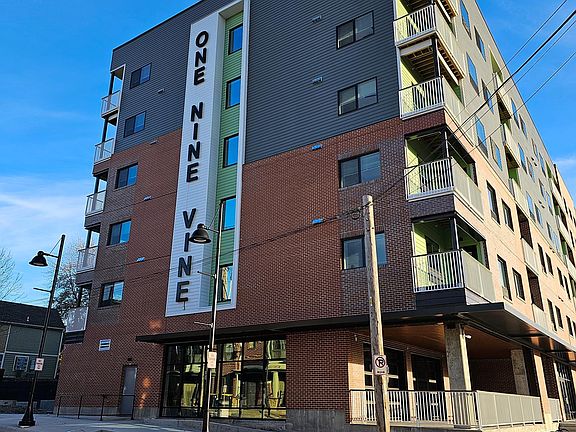 4th image of 1901 Vine St #403