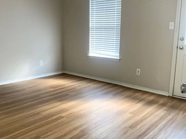 305 Schumacher Dr — Photo 13
