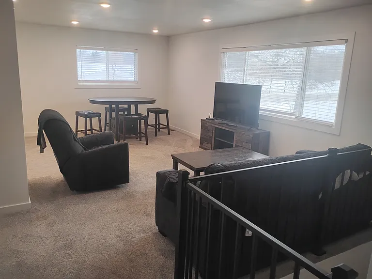 822 Oak St N — Photo 3