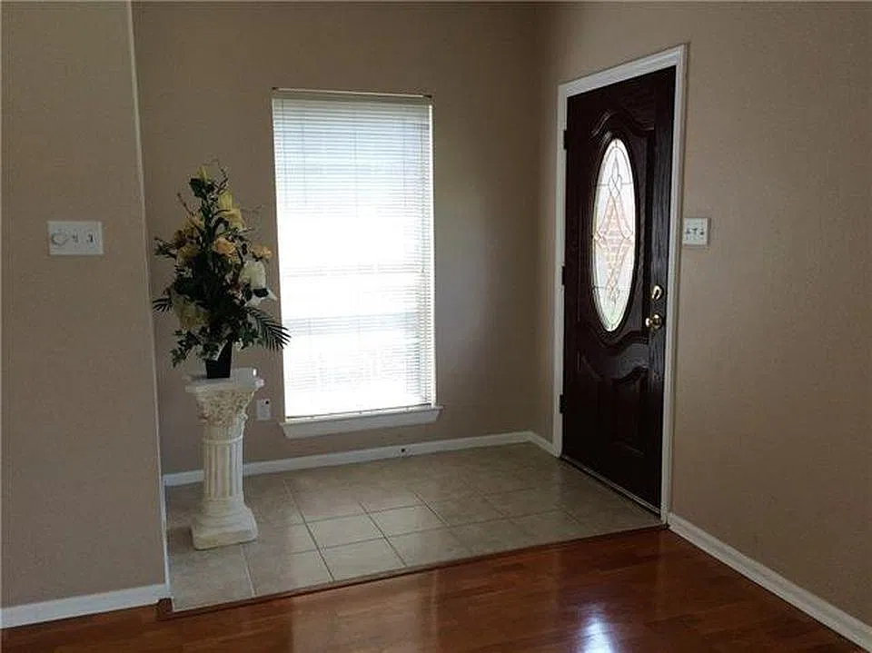4 bed, 2091 sqft, $2,650 — Photo 3