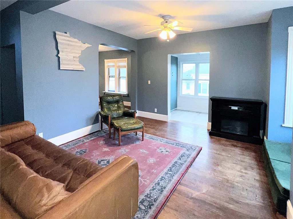 3 bed, 1445 sqft, $2,450 — Photo 3