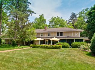 949 N Sheridan Rd, Lake Forest, IL 60045