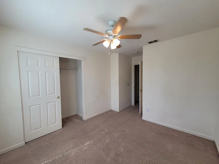 415 Zinnia Ct — Photo 33