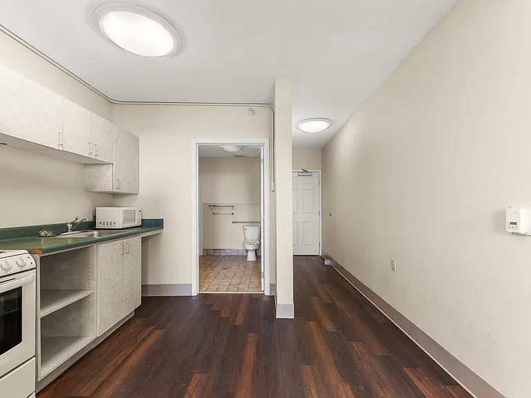 206 Flats — Photo 13