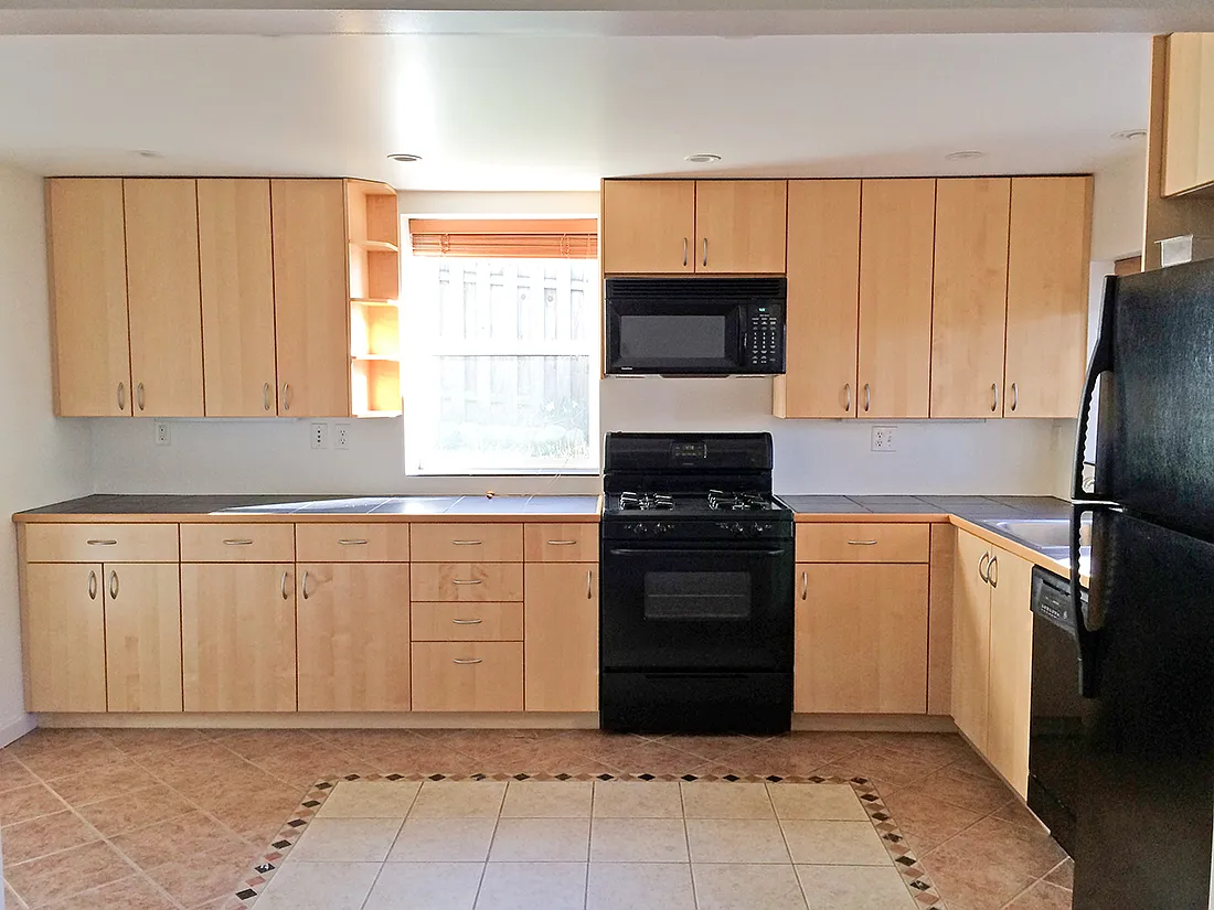 Kitchen - 6549 Palatine Ave N #1