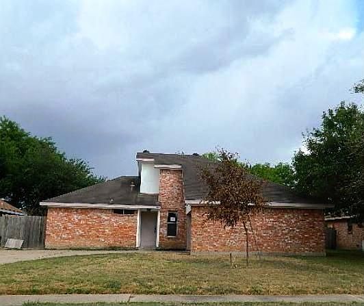 1st image of 2606 Village Circle Dr