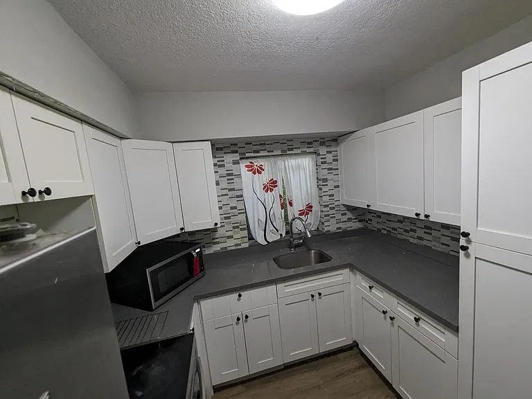 15780 NE 15th Ave — Photo 3