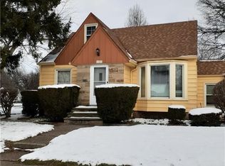 6005 Chestnut Hills Dr, Parma, OH