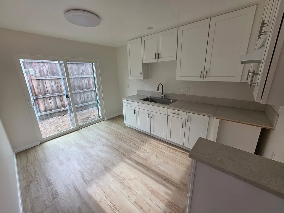8542 Cora Mae Pl