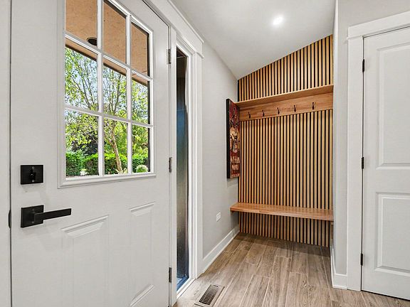 5th image of 2631 Hillview Ln
