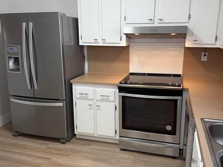 1400 NE 55th St #206 — Photo 4