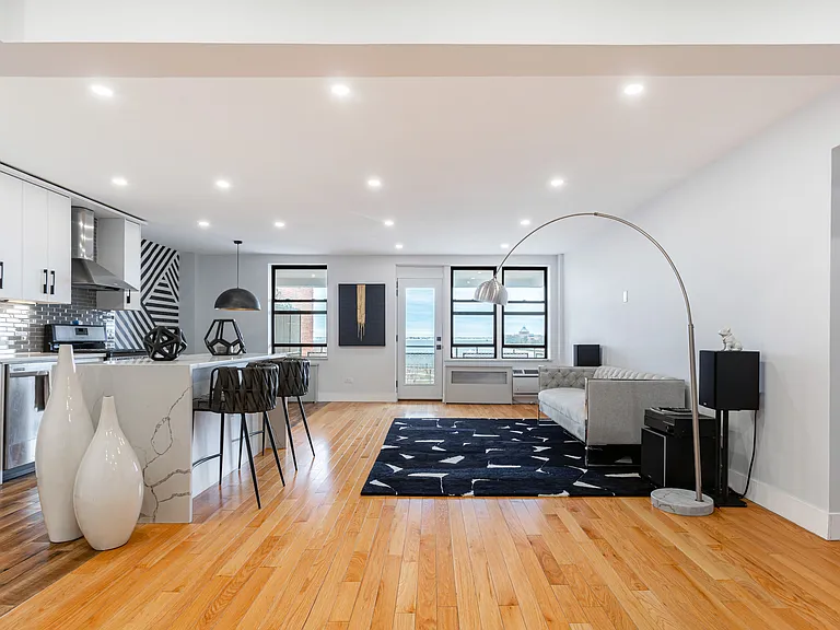 3235 Emmons Ave #526 — Photo 14