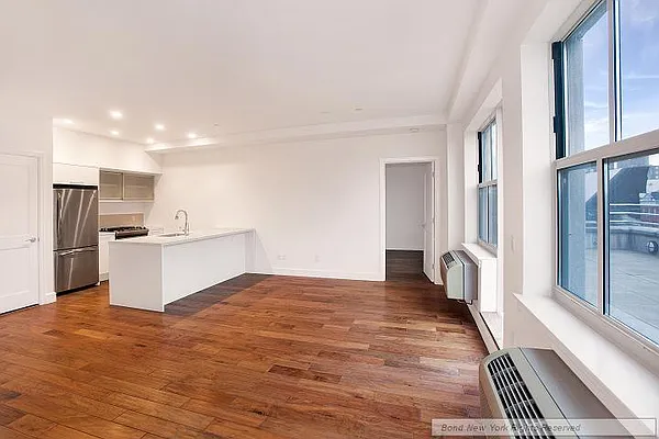 Sold by Bond New York | media 18
