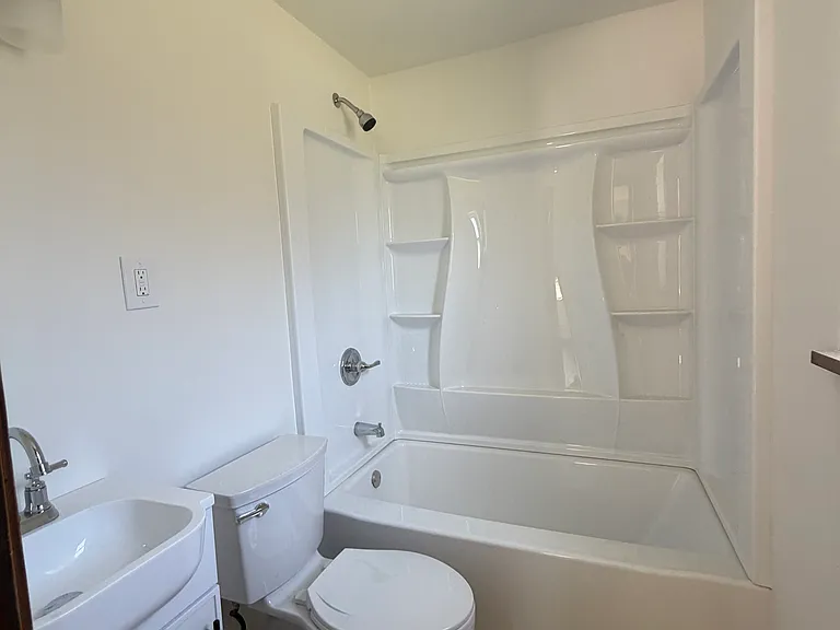 1534 Sutton Ave — Photo 6