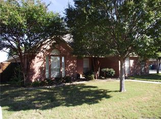 602 Cedar Dr, Pilot Point, TX 76258